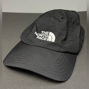 The North Face- Black/White unstructured hat, Pre- Owned‎